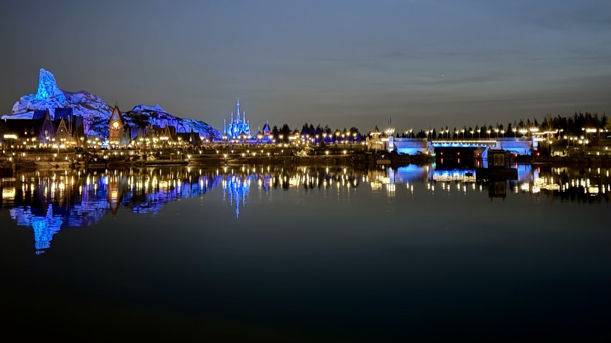 Adventure Bay at Disney Adventure World, Disneyland Paris - the central lake and landscaped waterfront paths